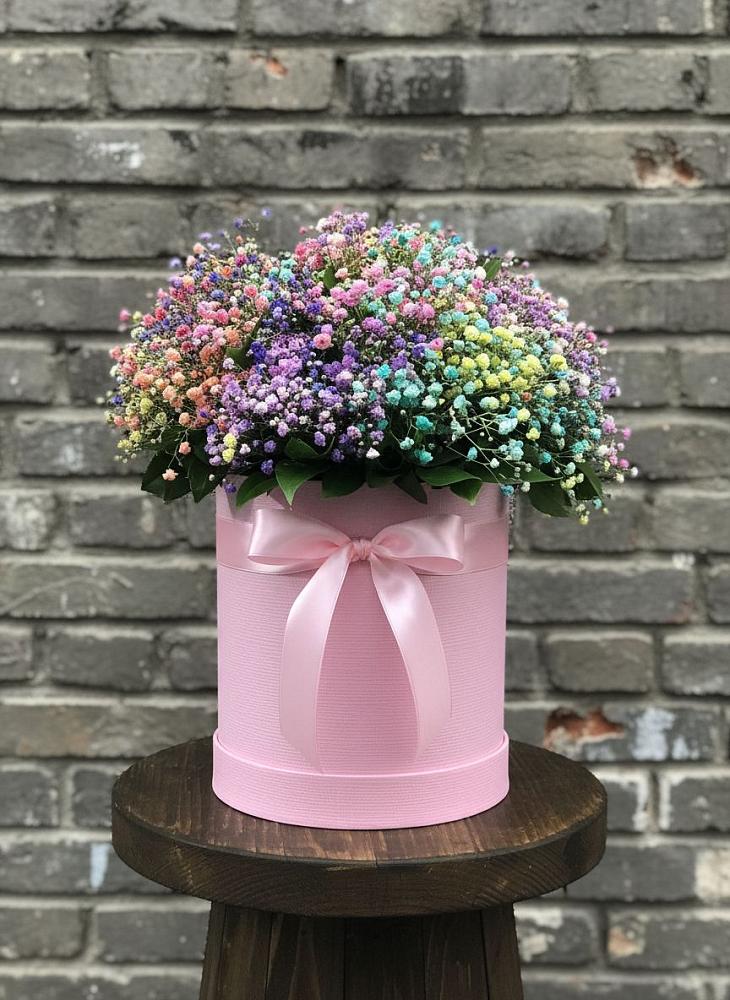 Цветочная композиция из Гипсофила и Розы в шляпной коробке в Армизонском
