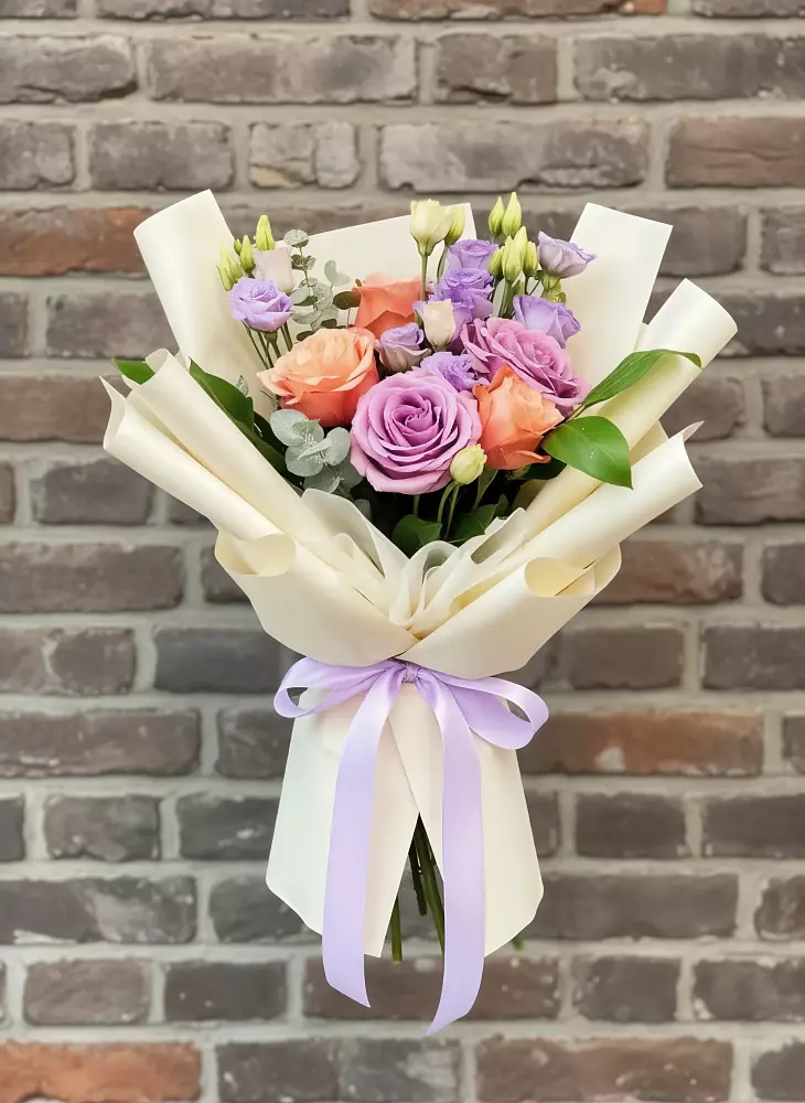 Букет цветов из: Лизиантусы и Розы в Армизонском