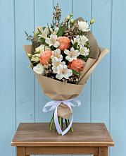 Букет цветов из:  Альстромерии, Лизиантусы, Розы и Хризантемы #REPLACE_PRED# Армизонском