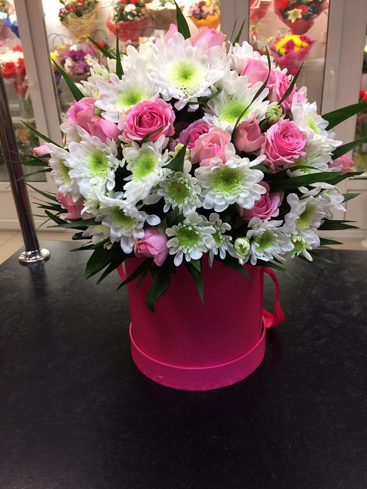 Цветочная композиция из Розы и Хризантемы в шляпной коробке в Армизонском