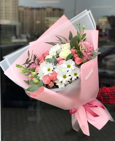 Букет цветов из: Розы, Лизиантусы и Хризантемы в Армизонском