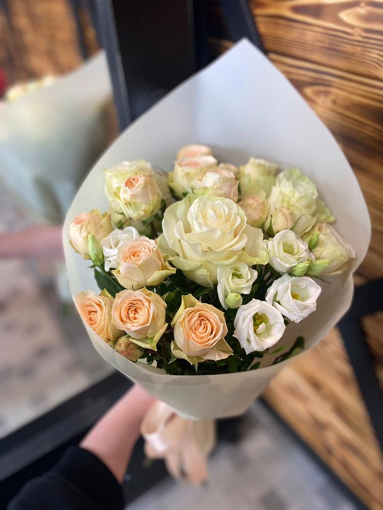 Букет цветов из: Розы и Лизиантусы в Армизонском